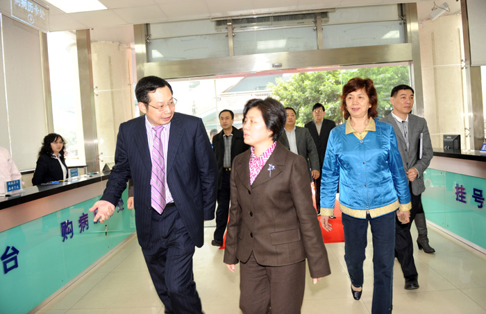 2010年3月，副省長陳樺來我院調(diào)研參觀